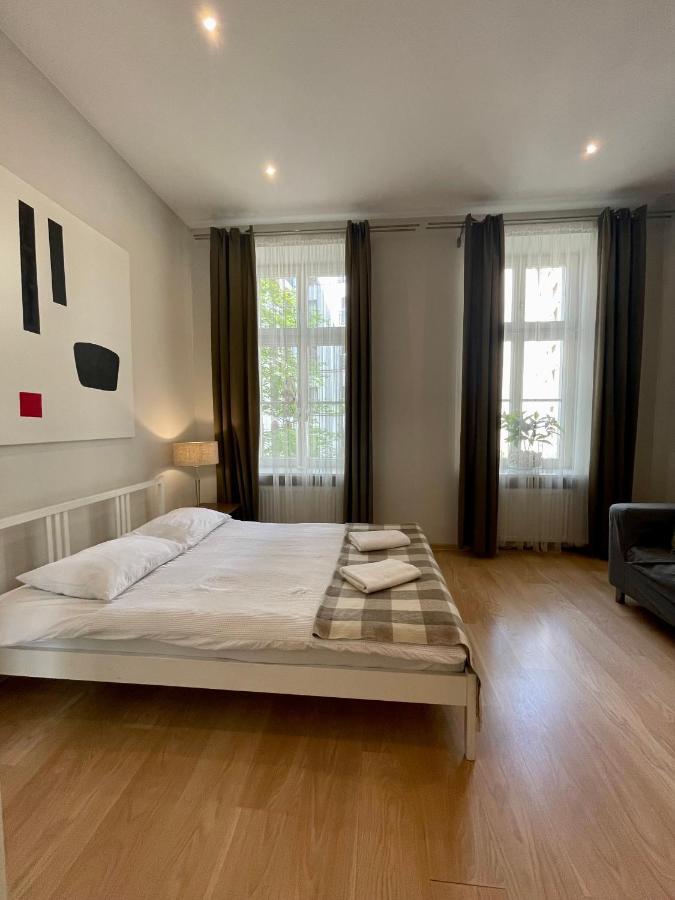 Boutique - Elegant 1906 Period Apartment *